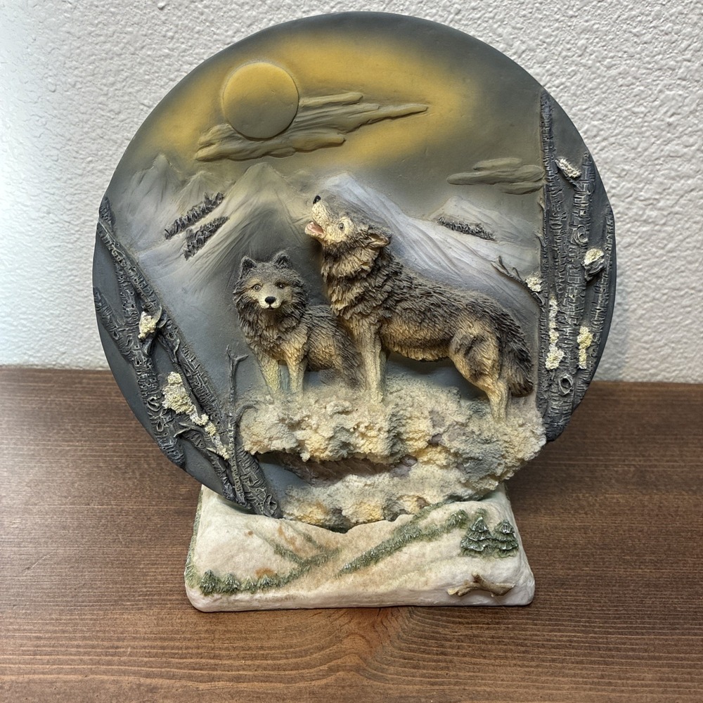 3D Wall Plate On Stand Wolves Mountain Snow Sunset Classic Wildlife Collection